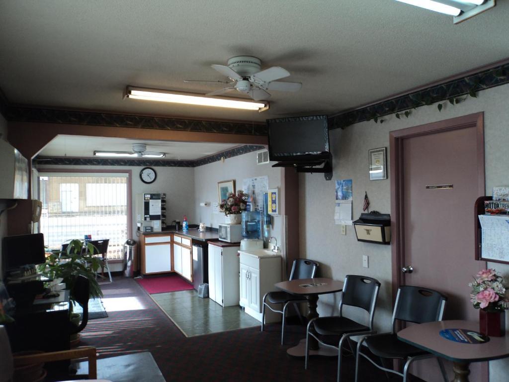 Knights Inn Ottawa Exterior photo